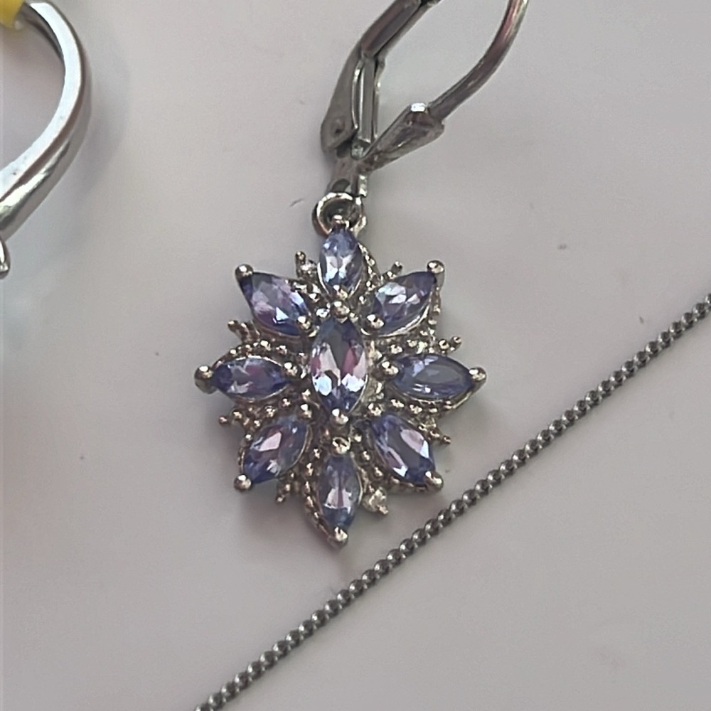 Jewelry set. Ring size 6, 18” necklace, and earrings. 925 silver. - Picture 3 of 8